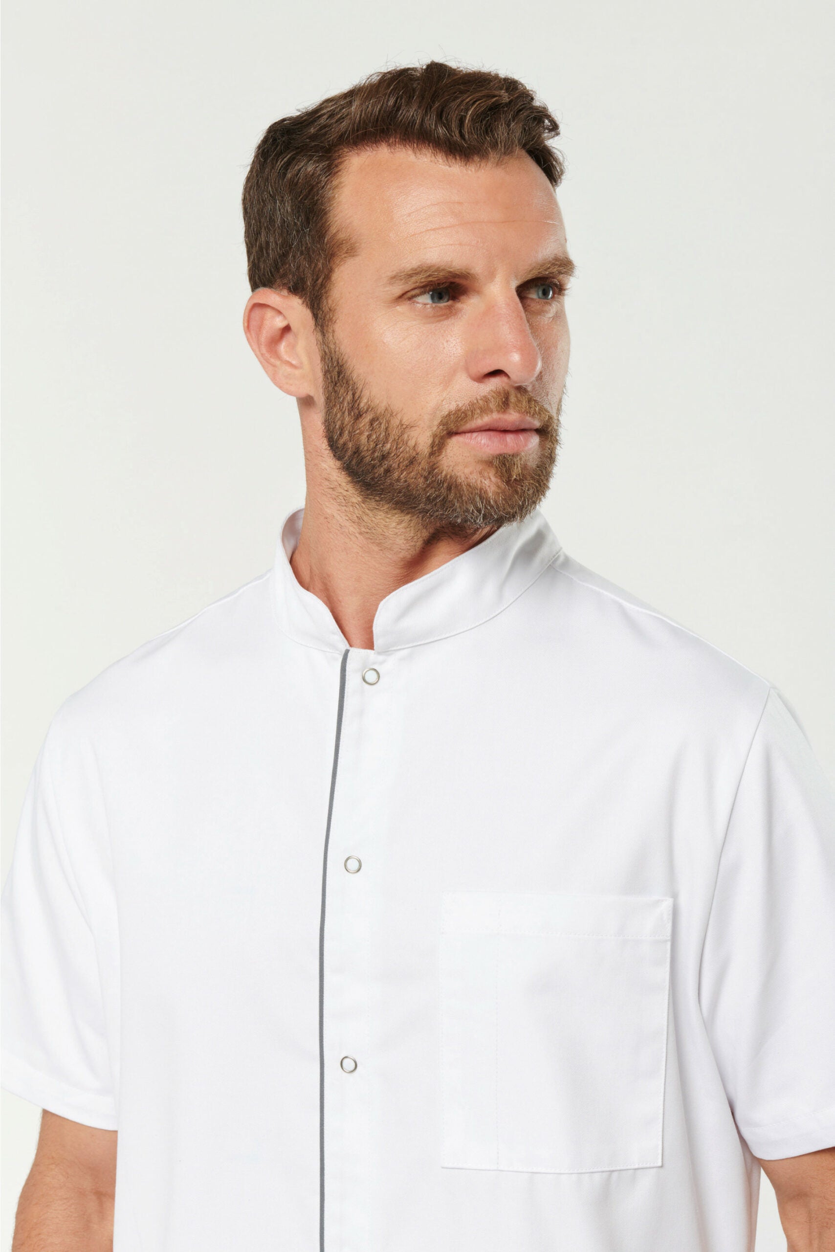 Chemise blanche à col mandarin, coupe confortable, lavage industriel 75°C, norme ISO