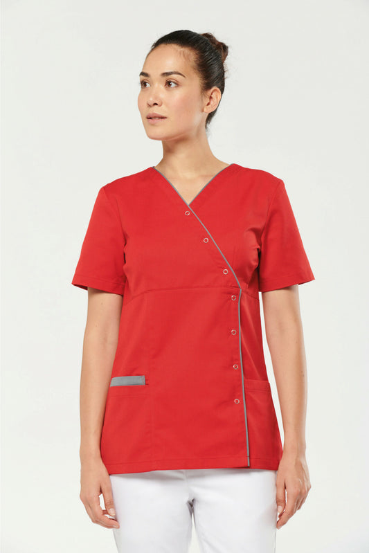 Blouse médicale Lima rouge à boutons asymétriques, lavage industriel 75°C et coupe confortable