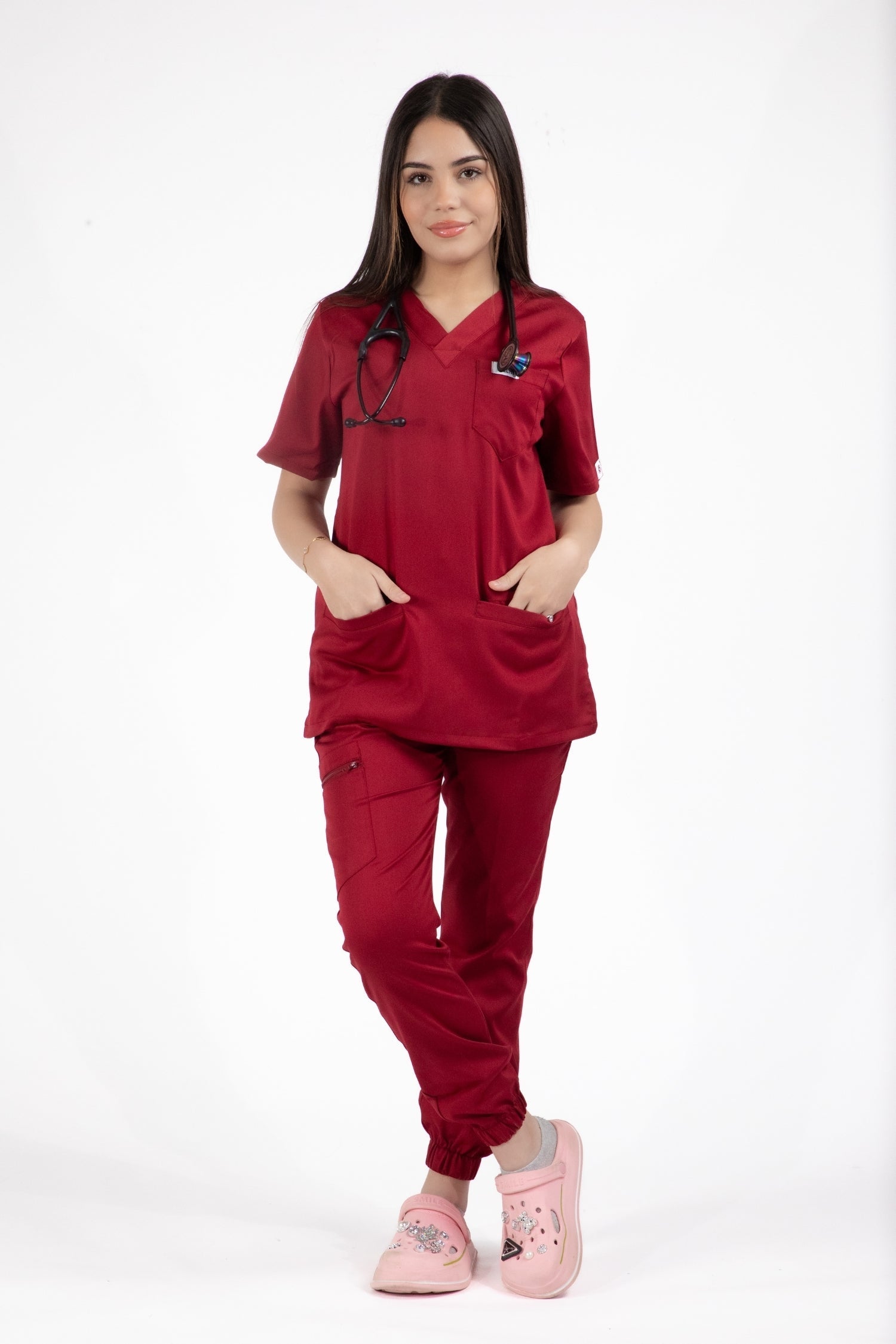 Petite fille en uniforme médical rouge Bordeaux Slimfit NEW avec blouse et pantalon élégants